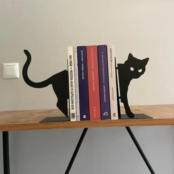 serre livre chat noir