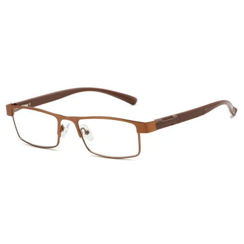 Une paire de lunettes rectangulaires marron avec une fine monture métallique et des verres transparents. Parfaites pour les passionnés de lecture, ces lunettes modernes et minimalistes sont dotées de branches marron solides au galbe subtil et de plaquettes nasales réglables pour plus de confort.
